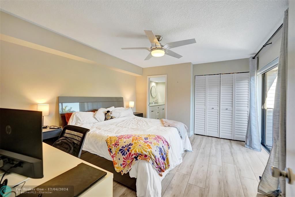 For Sale: $408,000 (2 beds, 2 baths, 1372 Square Feet)