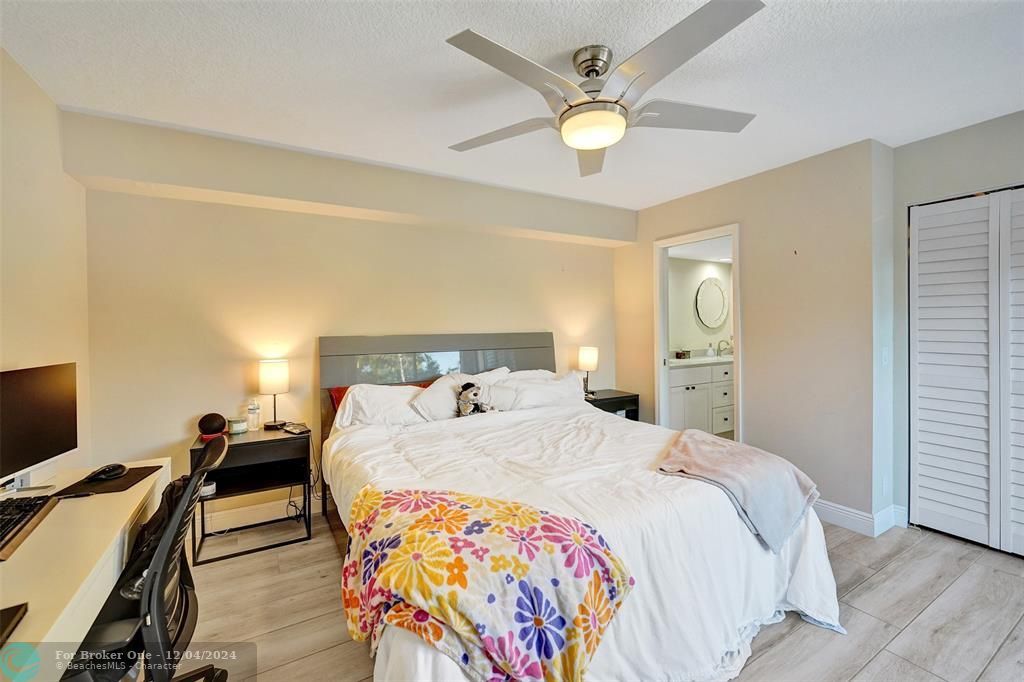 For Sale: $408,000 (2 beds, 2 baths, 1372 Square Feet)