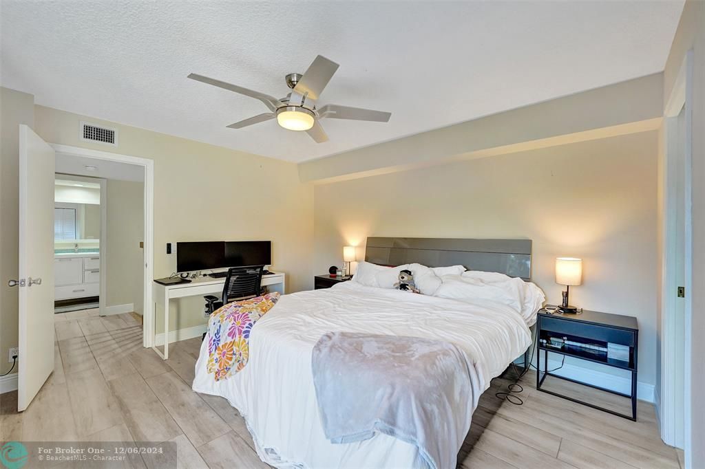 For Sale: $408,000 (2 beds, 2 baths, 1372 Square Feet)