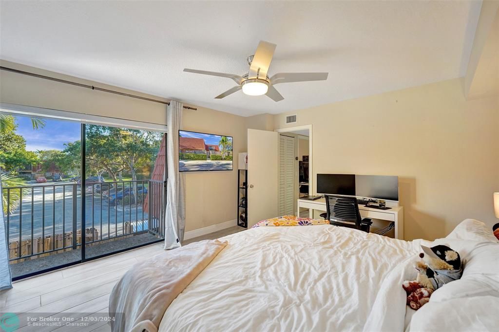 For Sale: $408,000 (2 beds, 2 baths, 1372 Square Feet)