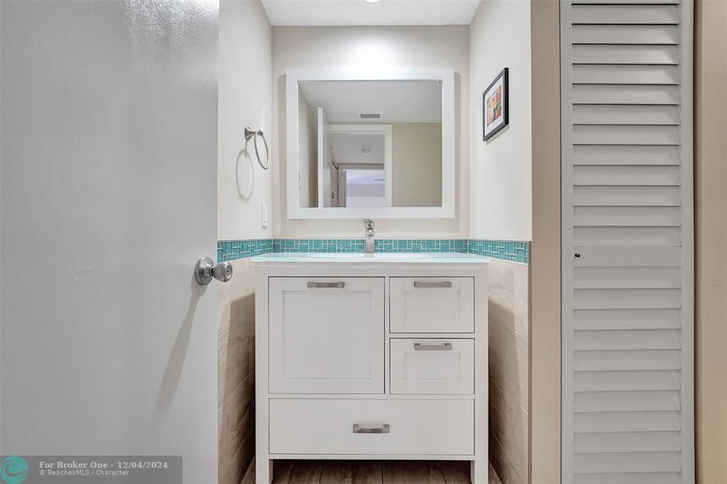 For Sale: $408,000 (2 beds, 2 baths, 1372 Square Feet)