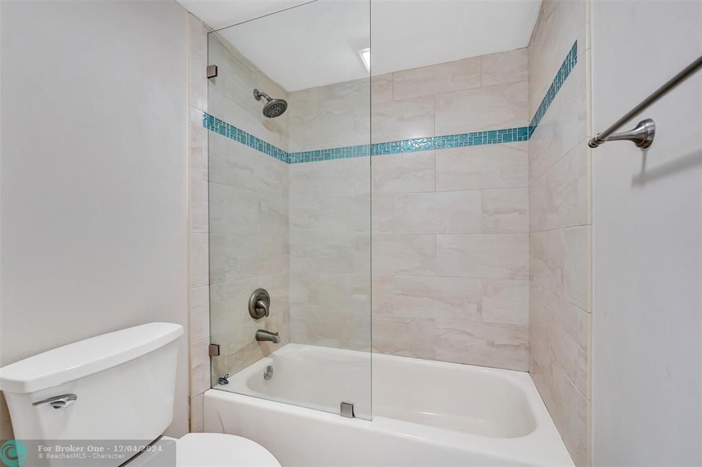 For Sale: $408,000 (2 beds, 2 baths, 1372 Square Feet)