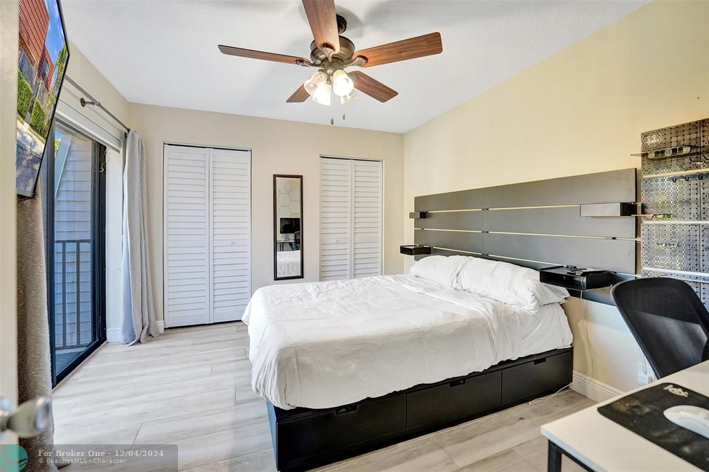 For Sale: $408,000 (2 beds, 2 baths, 1372 Square Feet)