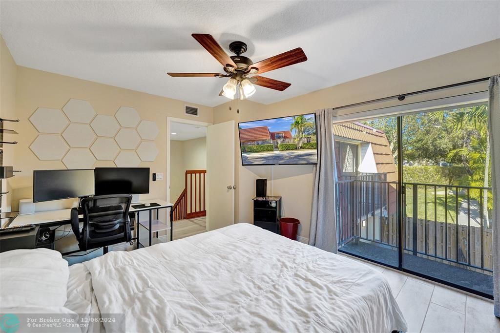 For Sale: $408,000 (2 beds, 2 baths, 1372 Square Feet)