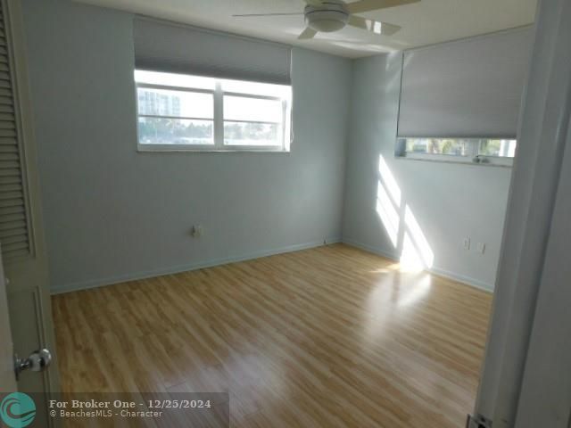 For Sale: $397,500 (2 beds, 2 baths, 990 Square Feet)