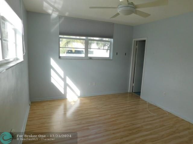 For Sale: $397,500 (2 beds, 2 baths, 990 Square Feet)