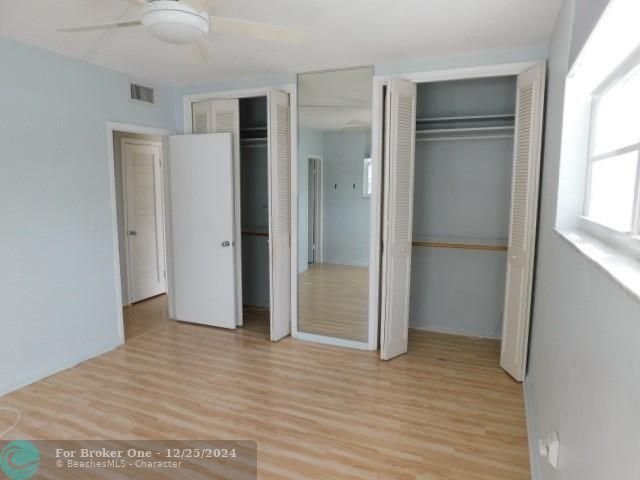 For Sale: $397,500 (2 beds, 2 baths, 990 Square Feet)