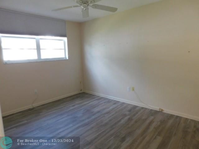 For Sale: $397,500 (2 beds, 2 baths, 990 Square Feet)