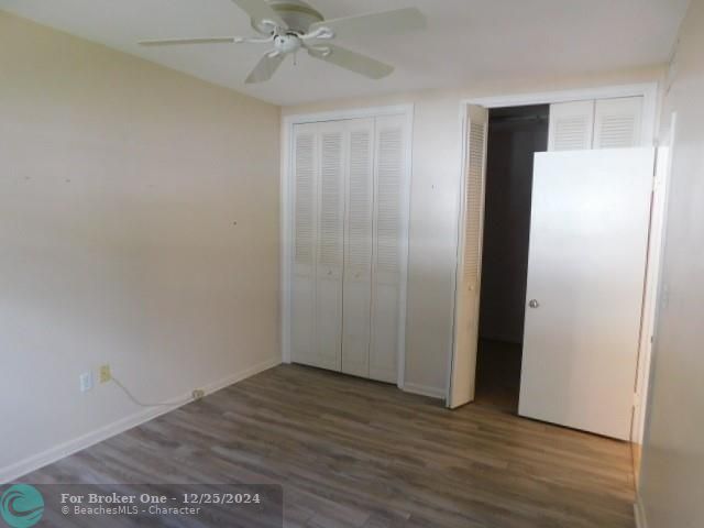 For Sale: $397,500 (2 beds, 2 baths, 990 Square Feet)