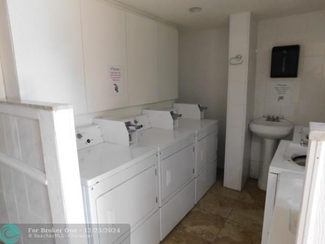 For Sale: $397,500 (2 beds, 2 baths, 990 Square Feet)