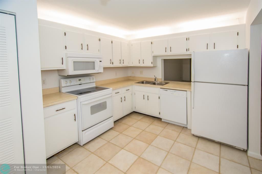 For Rent: $2,400 (2 beds, 2 baths, 1150 Square Feet)