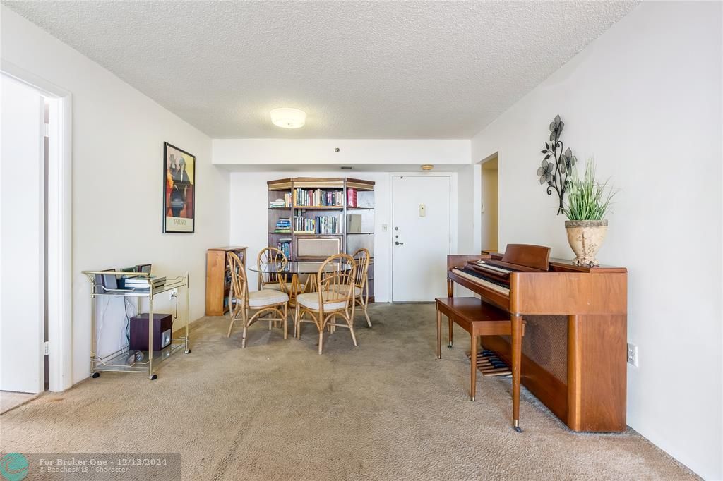 For Sale: $145,000 (2 beds, 2 baths, 1120 Square Feet)