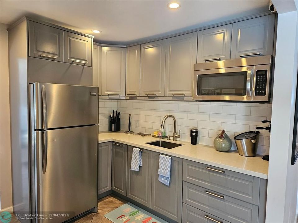 For Sale: $274,900 (2 beds, 2 baths, 1130 Square Feet)