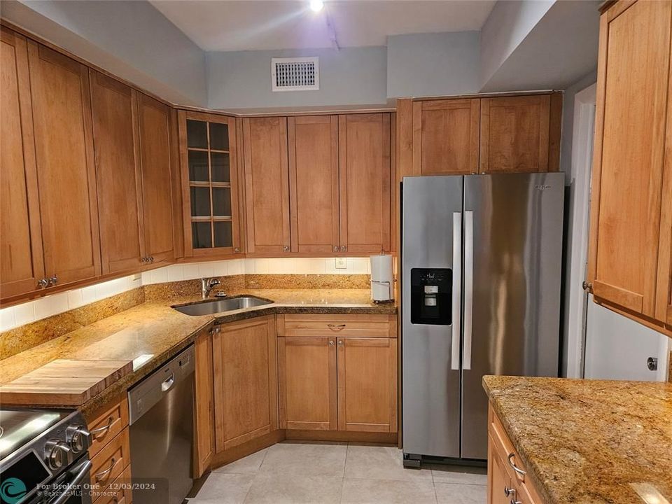 For Sale: $274,900 (2 beds, 2 baths, 1130 Square Feet)