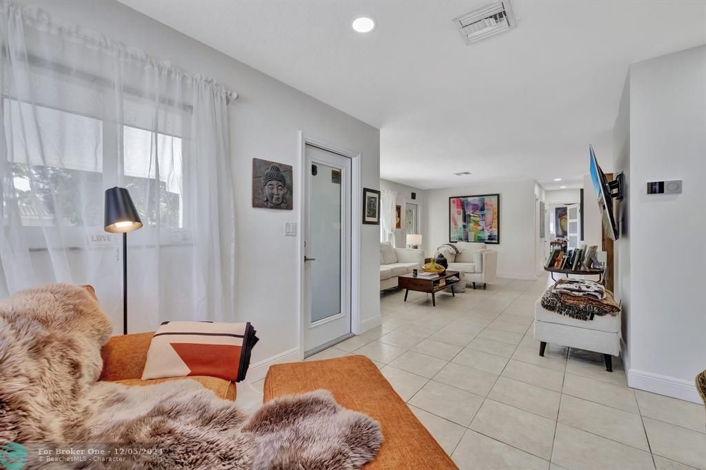 For Sale: $699,500 (2 beds, 2 baths, 1572 Square Feet)