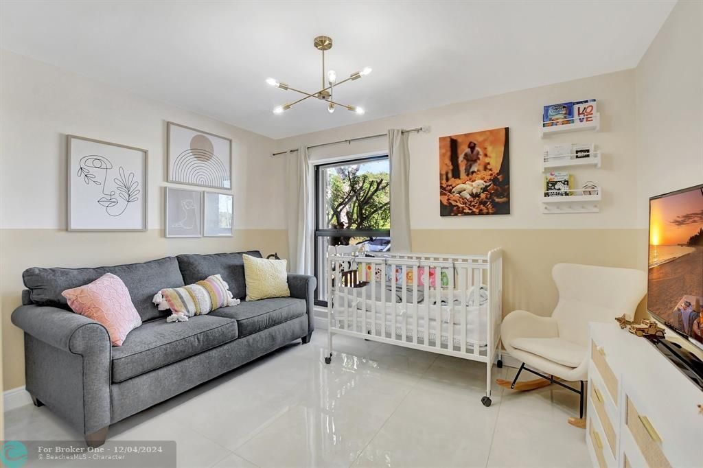 For Sale: $425,000 (2 beds, 2 baths, 1359 Square Feet)