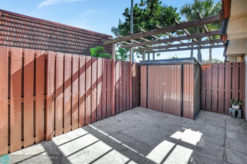 For Sale: $425,000 (2 beds, 2 baths, 1359 Square Feet)