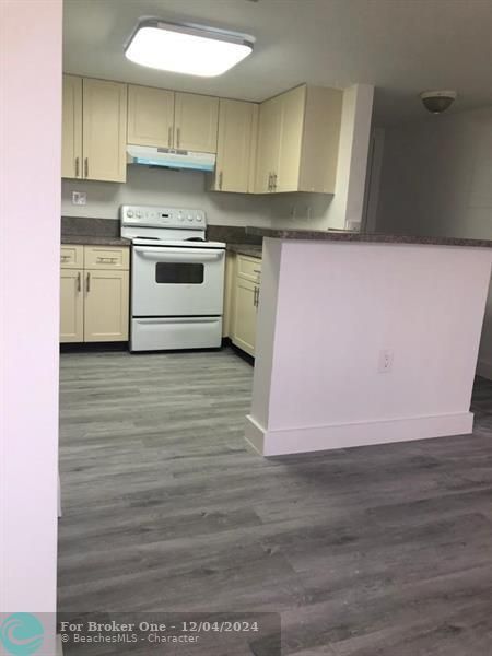 For Rent: $2,550 (3 beds, 2 baths, 1216 Square Feet)