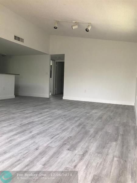 For Rent: $2,550 (3 beds, 2 baths, 1216 Square Feet)