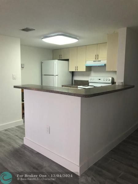 For Rent: $2,550 (3 beds, 2 baths, 1216 Square Feet)