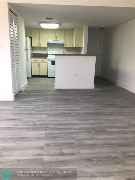 For Rent: $2,550 (3 beds, 2 baths, 1216 Square Feet)