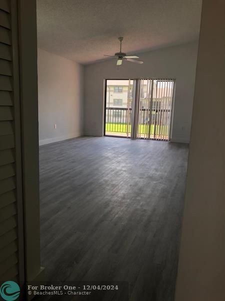 For Rent: $2,550 (3 beds, 2 baths, 1216 Square Feet)