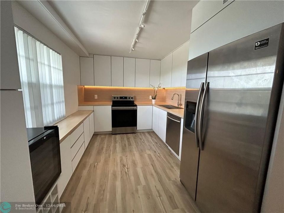 For Rent: $2,980 (3 beds, 2 baths, 1710 Square Feet)