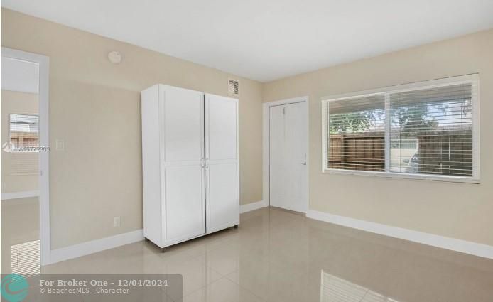 For Sale: $2,000 (1 beds, 2 baths, 0 Square Feet)