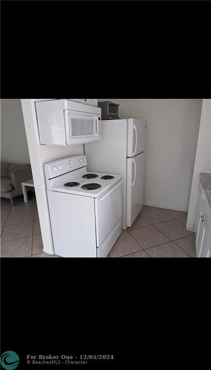 For Sale: $1,800 (1 beds, 1 baths, 980 Square Feet)