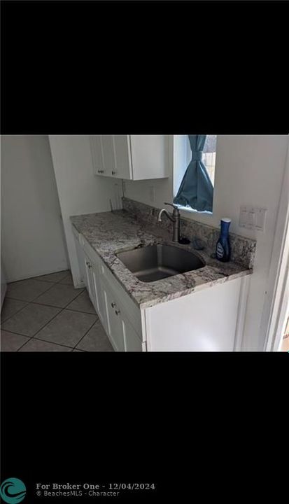 For Sale: $1,800 (1 beds, 1 baths, 980 Square Feet)