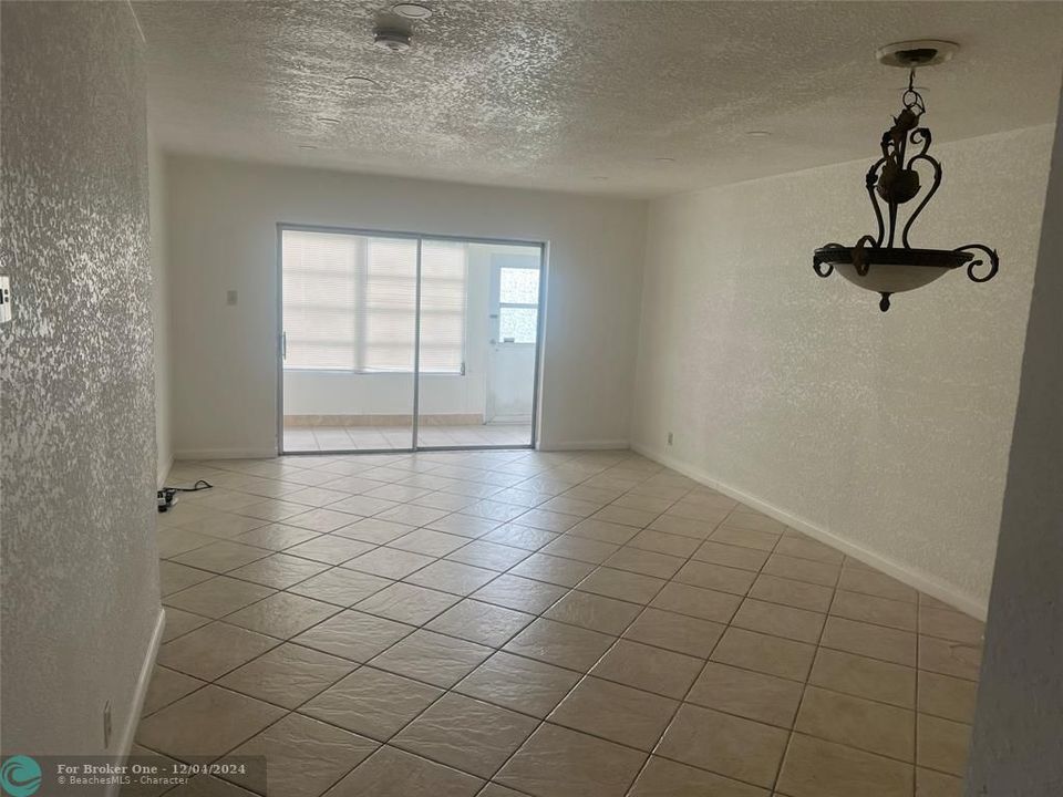 For Rent: $1,800 (2 beds, 2 baths, 990 Square Feet)