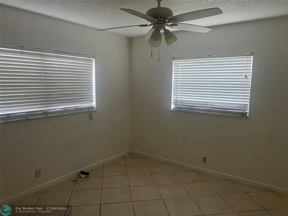 For Rent: $1,800 (2 beds, 2 baths, 990 Square Feet)