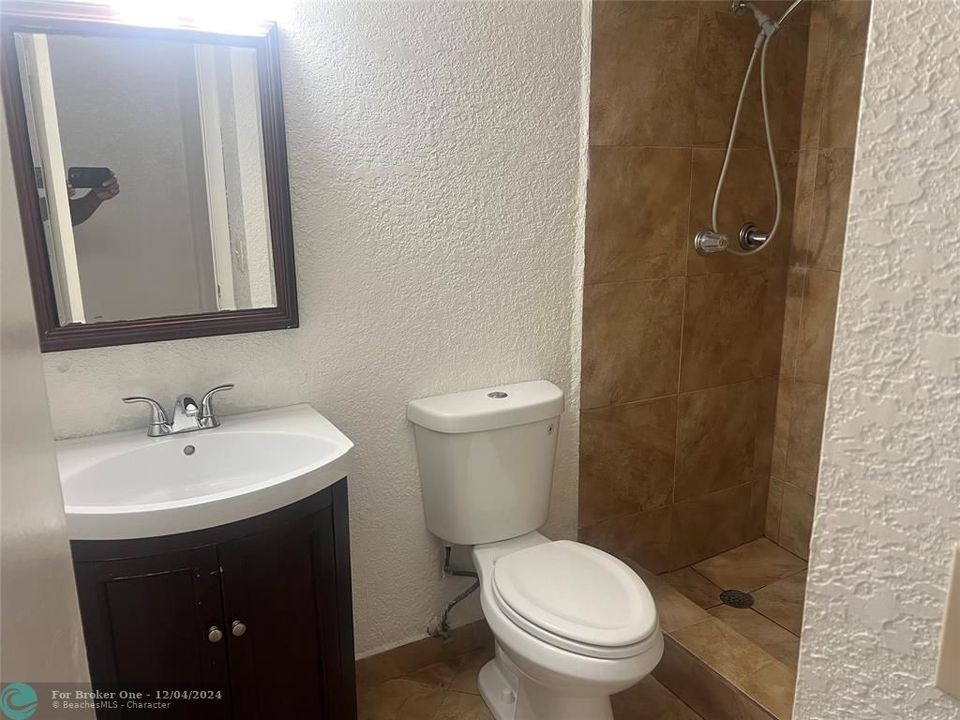 For Rent: $1,800 (2 beds, 2 baths, 990 Square Feet)