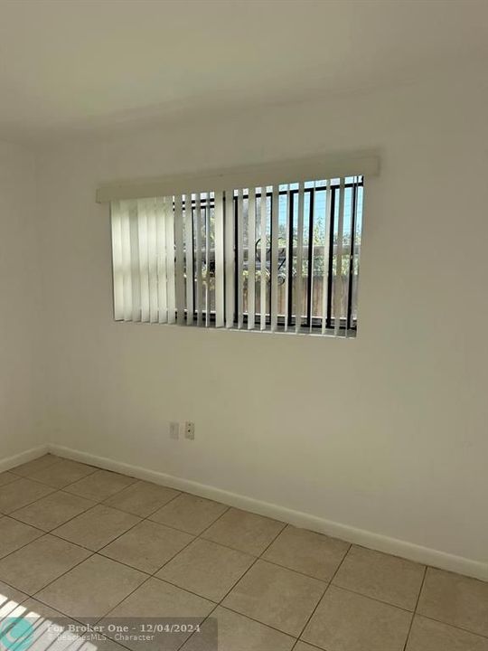 For Sale: $1,795 (1 beds, 1 baths, 11421 Square Feet)