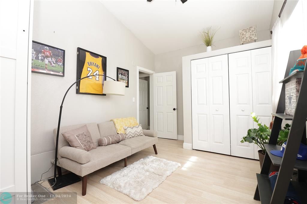 For Sale: $585,000 (3 beds, 1 baths, 1208 Square Feet)