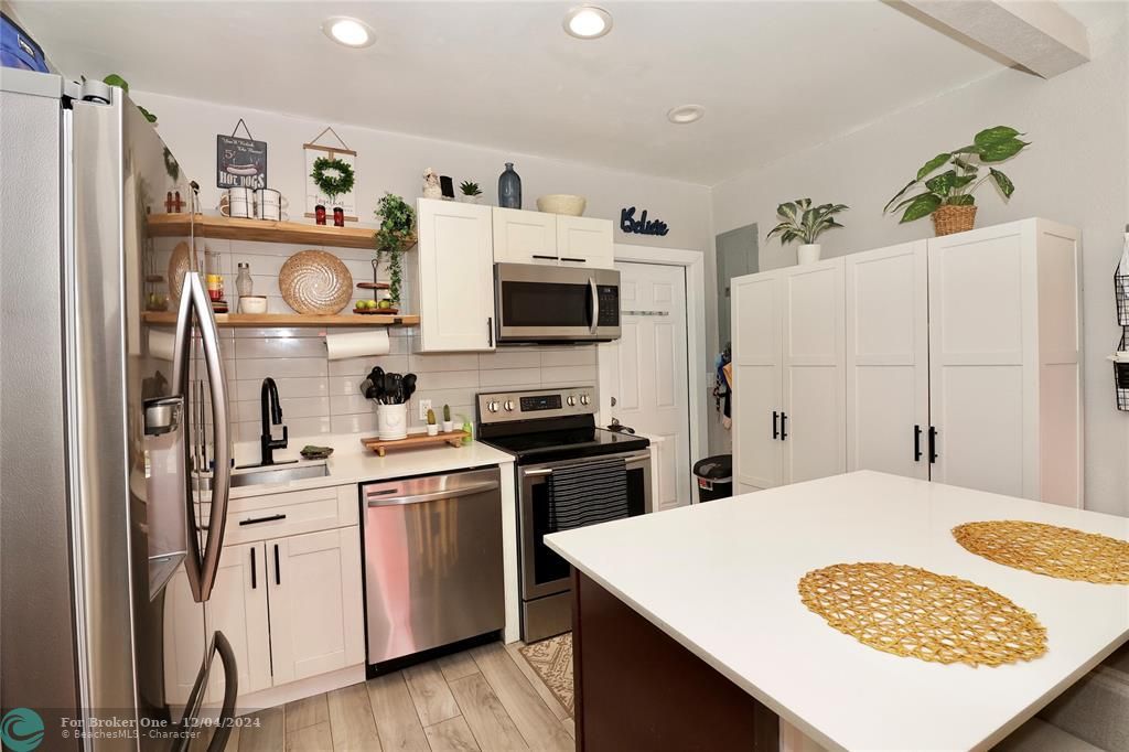 For Sale: $585,000 (3 beds, 1 baths, 1208 Square Feet)