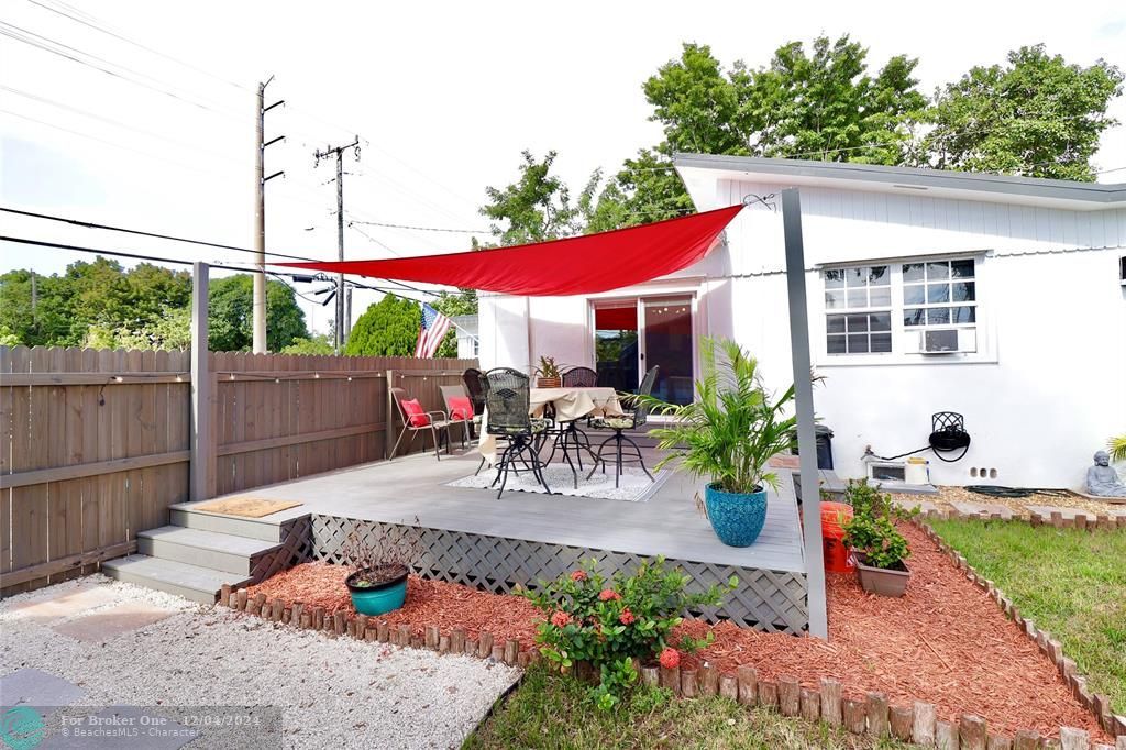 For Sale: $585,000 (3 beds, 1 baths, 1208 Square Feet)