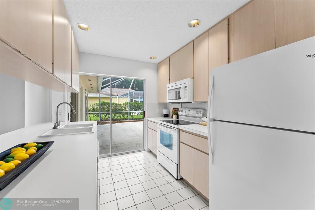 For Sale: $339,000 (2 beds, 2 baths, 1200 Square Feet)