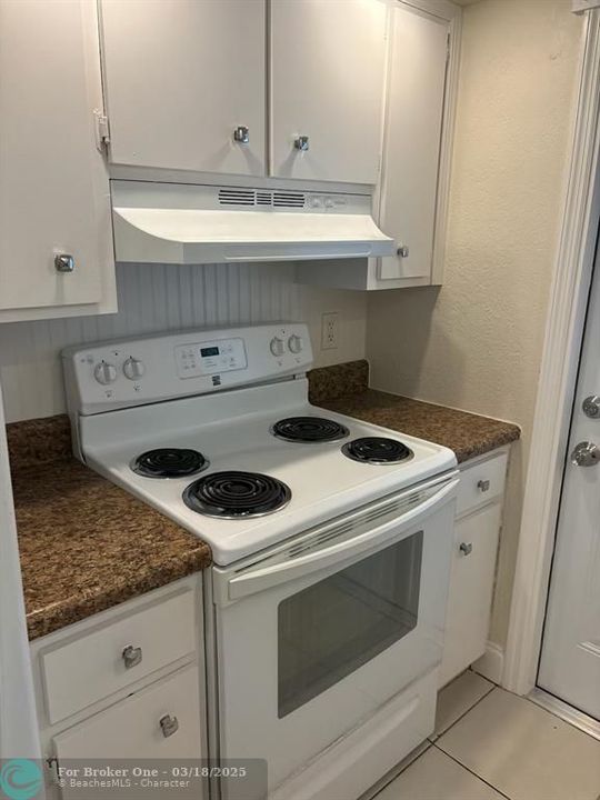 For Rent: $1,995 (2 beds, 1 baths, 903 Square Feet)