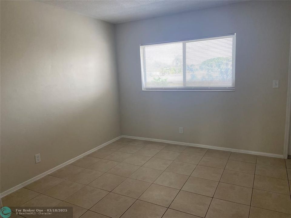 For Rent: $1,995 (2 beds, 1 baths, 903 Square Feet)