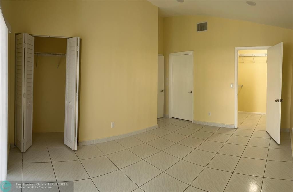 Active With Contract: $2,600 (3 beds, 2 baths, 1155 Square Feet)