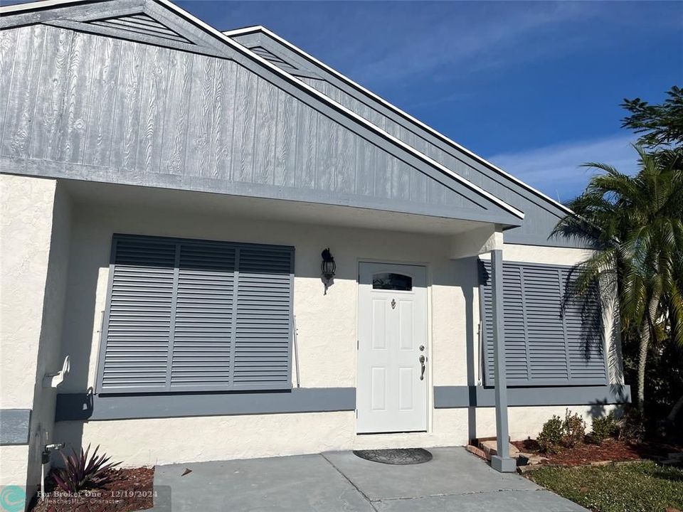 Active With Contract: $2,600 (3 beds, 2 baths, 1155 Square Feet)