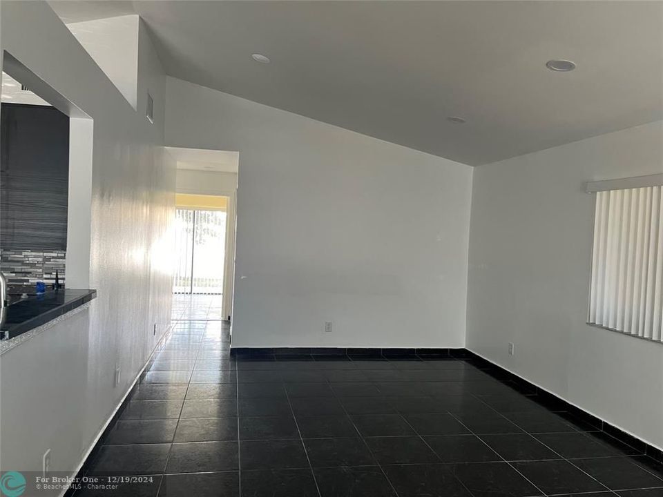 Active With Contract: $2,600 (3 beds, 2 baths, 1155 Square Feet)