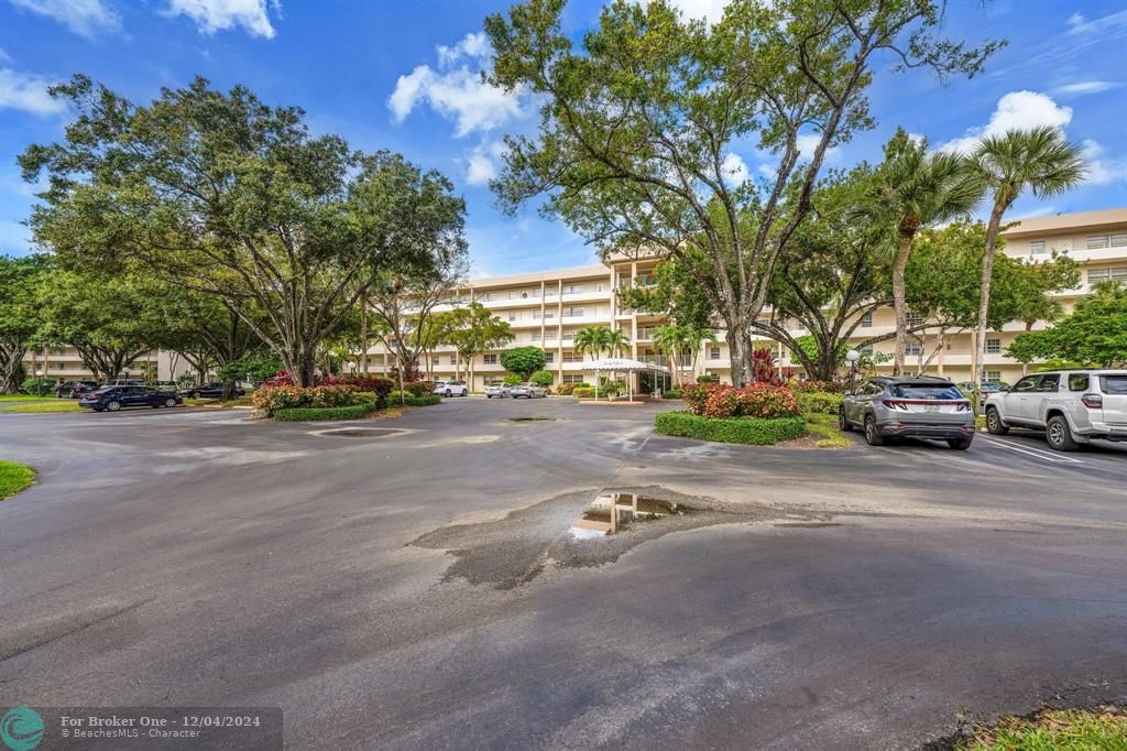 For Sale: $355,000 (3 beds, 2 baths, 1710 Square Feet)