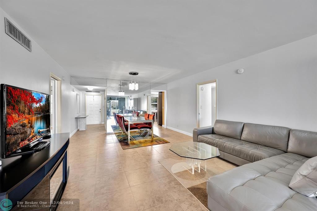 For Sale: $355,000 (3 beds, 2 baths, 1710 Square Feet)