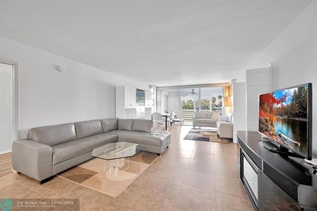 For Sale: $355,000 (3 beds, 2 baths, 1710 Square Feet)