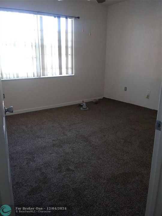 For Rent: $1,750 (1 beds, 1 baths, 878 Square Feet)