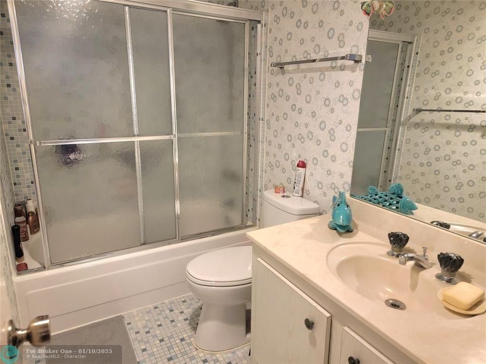 For Sale: $93,000 (1 beds, 1 baths, 850 Square Feet)