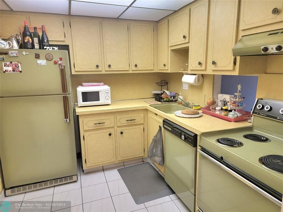 For Sale: $93,000 (1 beds, 1 baths, 850 Square Feet)