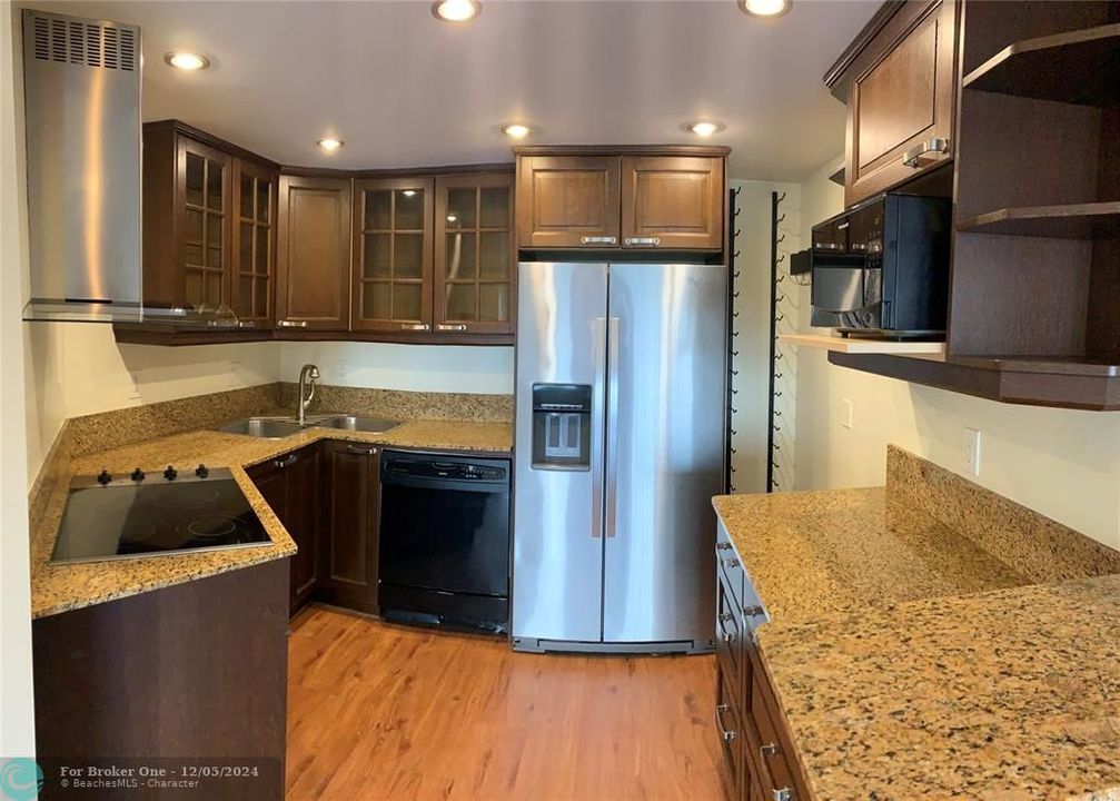 For Sale: $375,000 (2 beds, 2 baths, 1218 Square Feet)